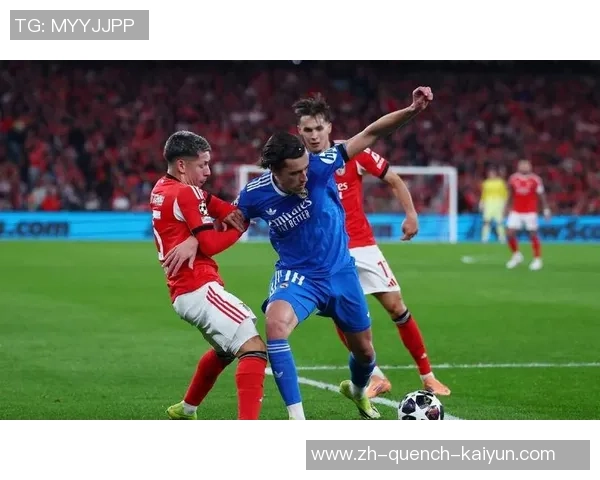 欧冠复仇之夜:皇马飞翼进场 6万人狂嘘!球迷拉横幅嘲讽